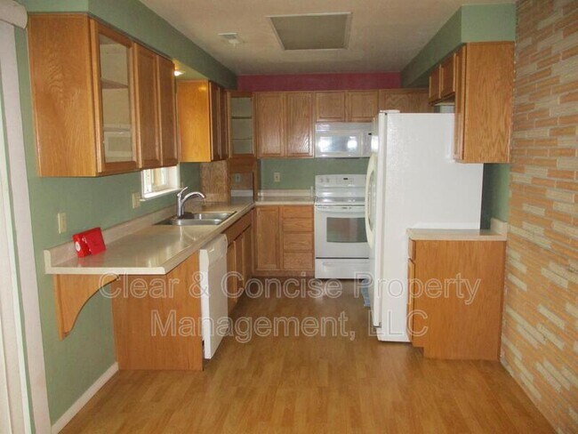 Foto del edificio - 4780 Cody Ave