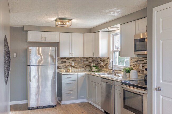 Foto del edificio - Single Family Ranch close to UofR & Strong...
