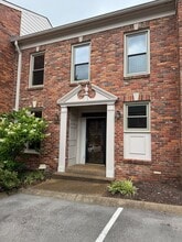 Building Photo - 2046 Graybar Ln