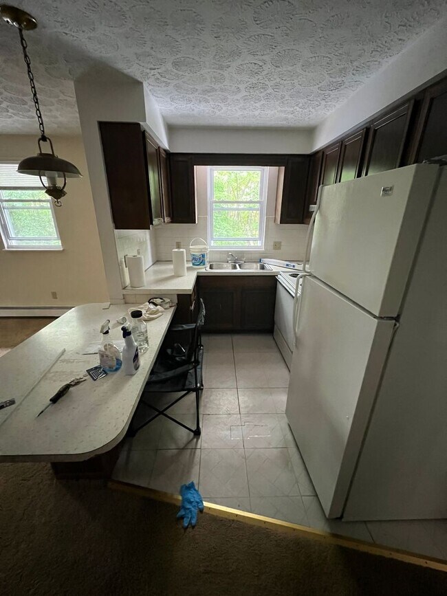 Foto del edificio - 355 Meadowbrook Ave