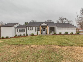 Building Photo - 233 Ridgeway Dr