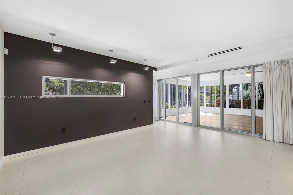 Foto principal - 340 Jefferson Ave