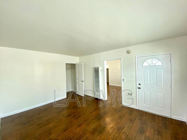Building Photo - 2312 Ocean Park Blvd
