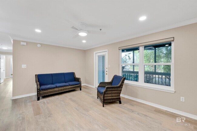 Building Photo - 2200 E 2nd St