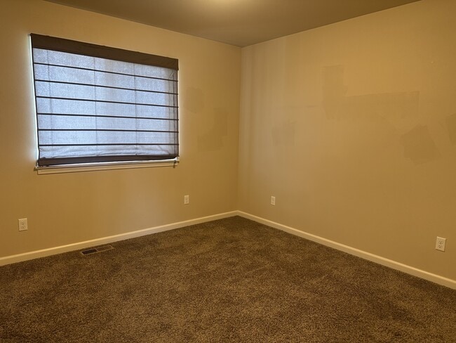 Building Photo - 2015 Lake Hills Dr