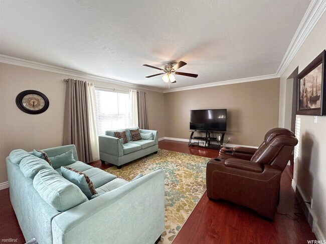 Foto del edificio - 2 br, 1 bath House - 1244 North 150 East S...