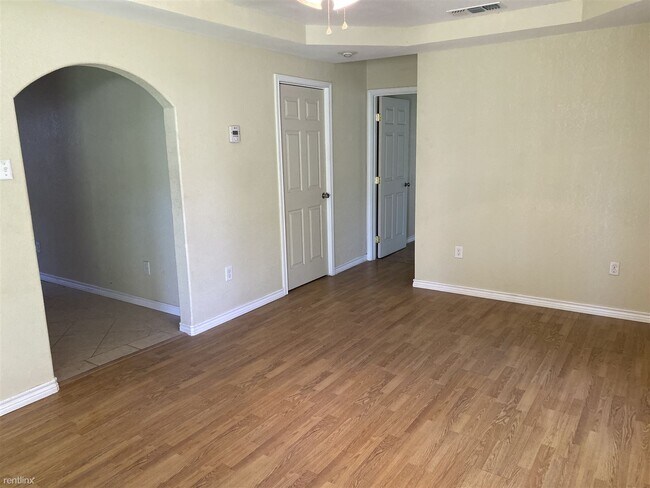 Building Photo - 3 br, 2 bath House - 2105 Herbert St