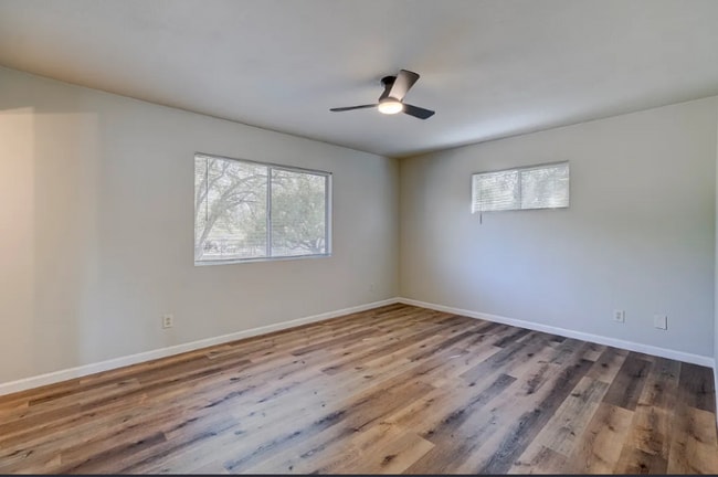 Building Photo - 3035 Pleasant Valley Cir