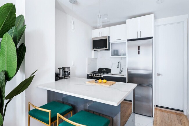 Building Photo - 1597 York Ave