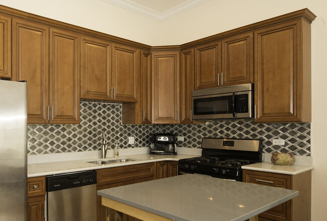 Building Photo - 3033 N Monticello Ave