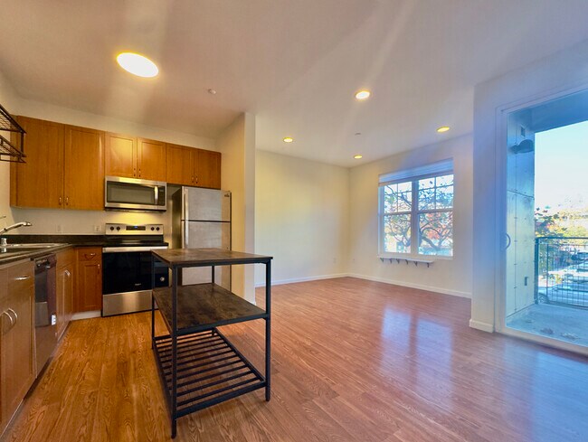 Building Photo - 1121 40th St