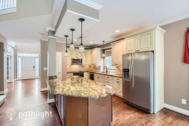 Building Photo - 458 Lake Forest Dr
