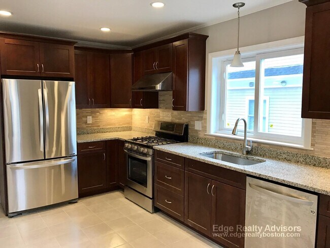 Building Photo - 108 Brooks St