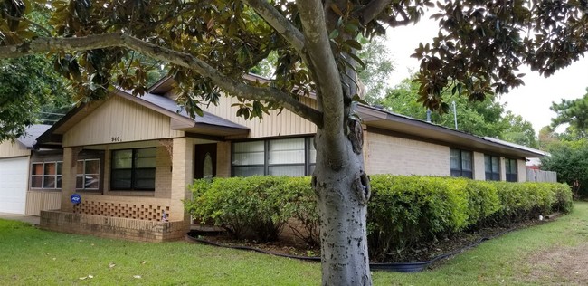 Building Photo - 3 br, 2 bath House - 940 River Oaks