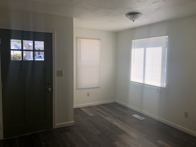 Building Photo - House with fenced backyard!