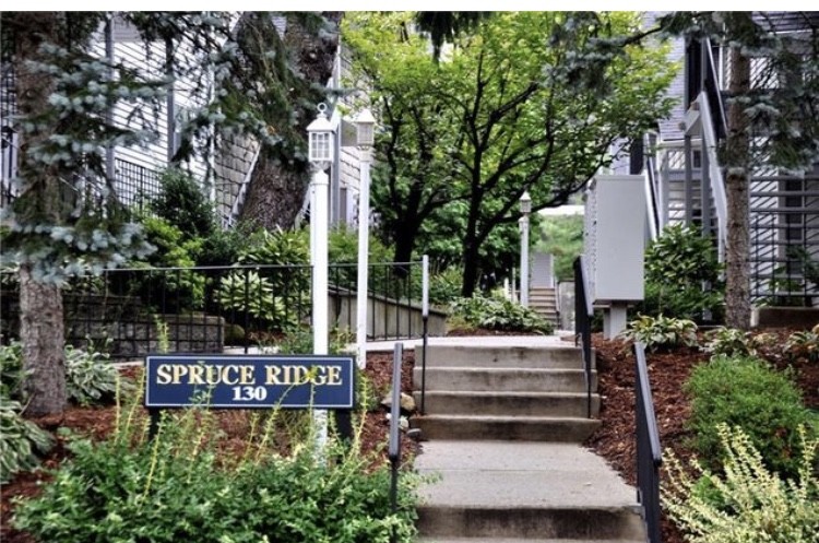 Primary Photo - 130 N Kensico Ave