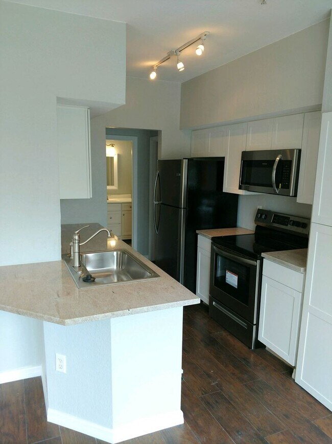 Foto del edificio - ~RARE~ 1 Bed Condo Across from Coconut Point