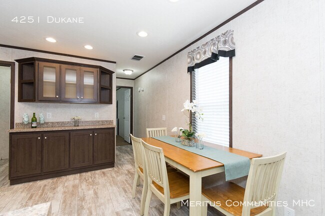Building Photo - Move In Today! Call 317.856.4838