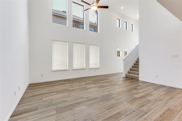 Foto del edificio - 10041 Elkhorn Dr