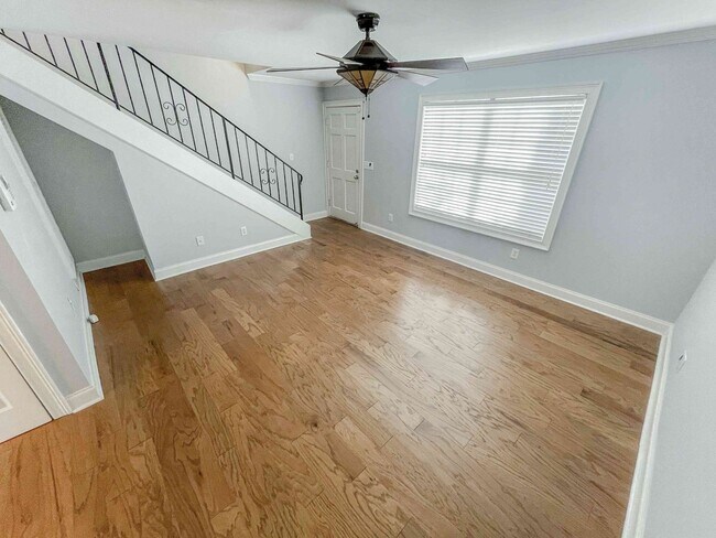 Building Photo - Smyrna 2BD/2.5BA Townhome