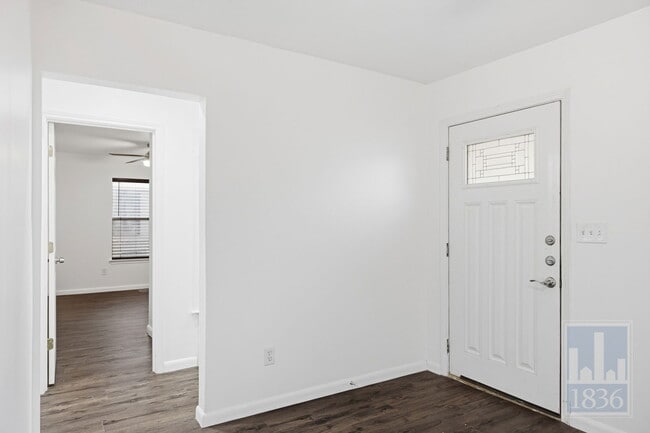 Building Photo - 2003 Tillery St