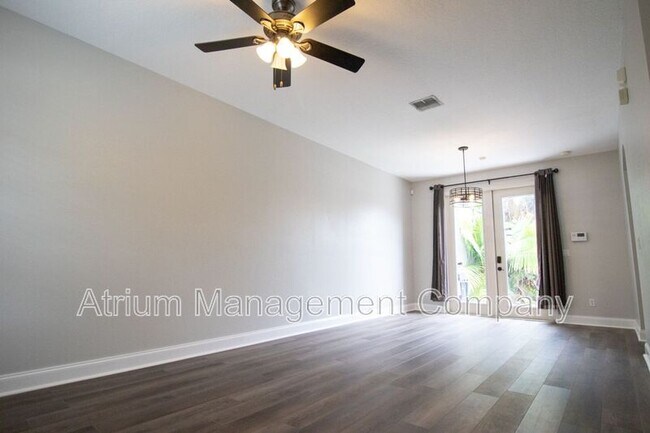 Foto del edificio - 14346 Clarkson Dr