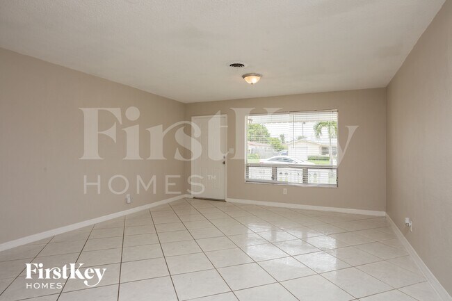 Foto del edificio - 3430 NW 34th St