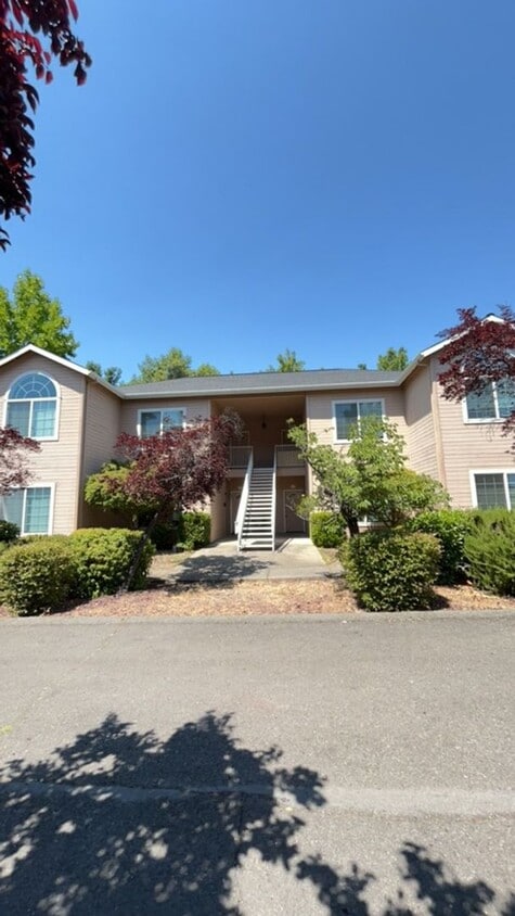 Primary Photo - 3 Bedroom 2 Bath Downstairs Apartment