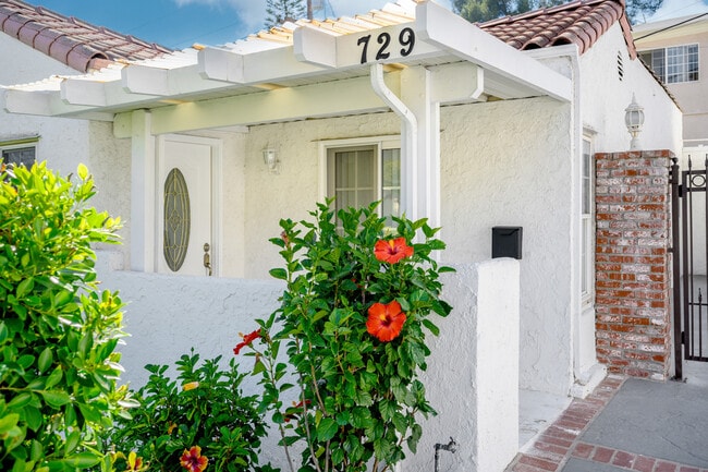 Building Photo - 729 Glenmore Blvd