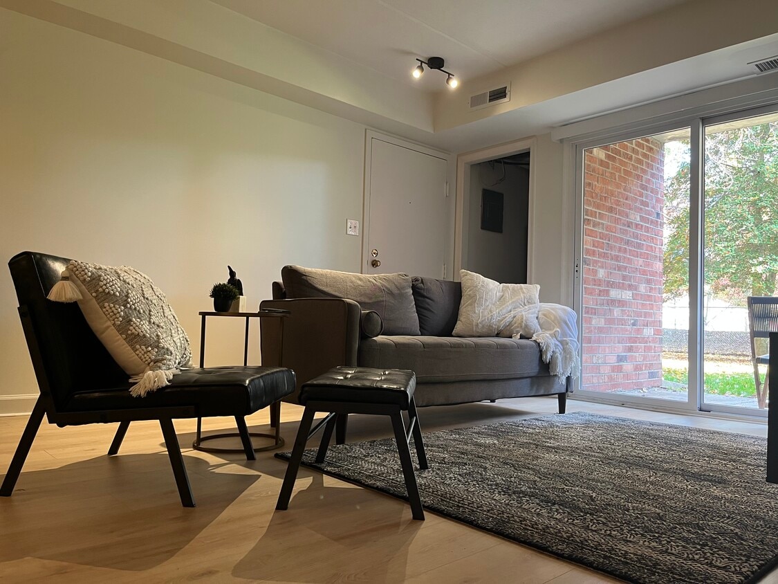 12 Ivy Hall Unit 4 Grand Hall, Dover, DE 19904 Condo for Rent in