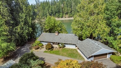Building Photo - 3211 SE Kamilche Point Rd