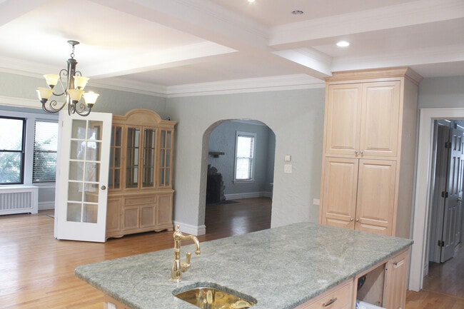 Foto del edificio - 878 Half Day Rd