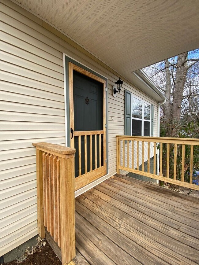 Foto del edificio - West Asheville - Recently Renovated 3-Bedroom home with large yard
