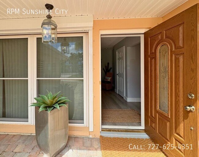 Building Photo - 10128 Yacht Club Dr