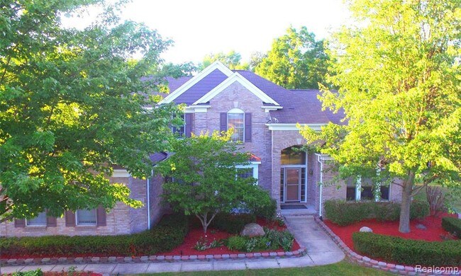 Foto del edificio - 51282 Plymouth Lake Dr
