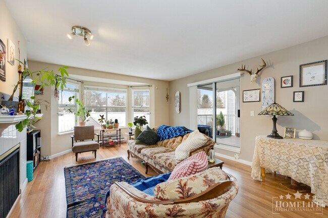 Photo du bâtiment - Massive 2 Bedroom, 2 Bathroom Condo in the Heart of Surrey City Centre