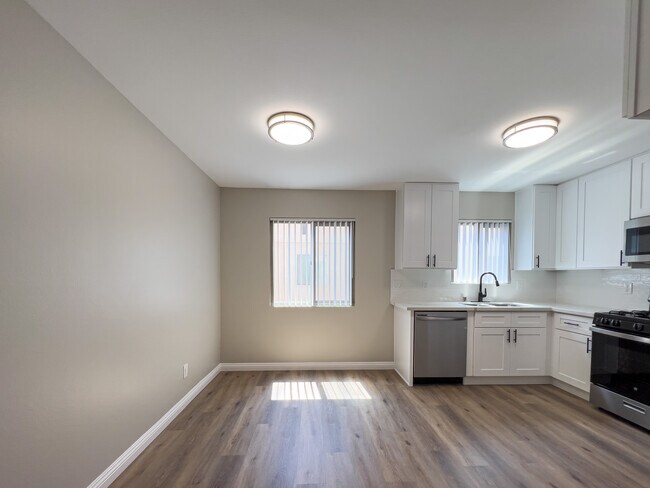Building Photo - 133 Carr Dr