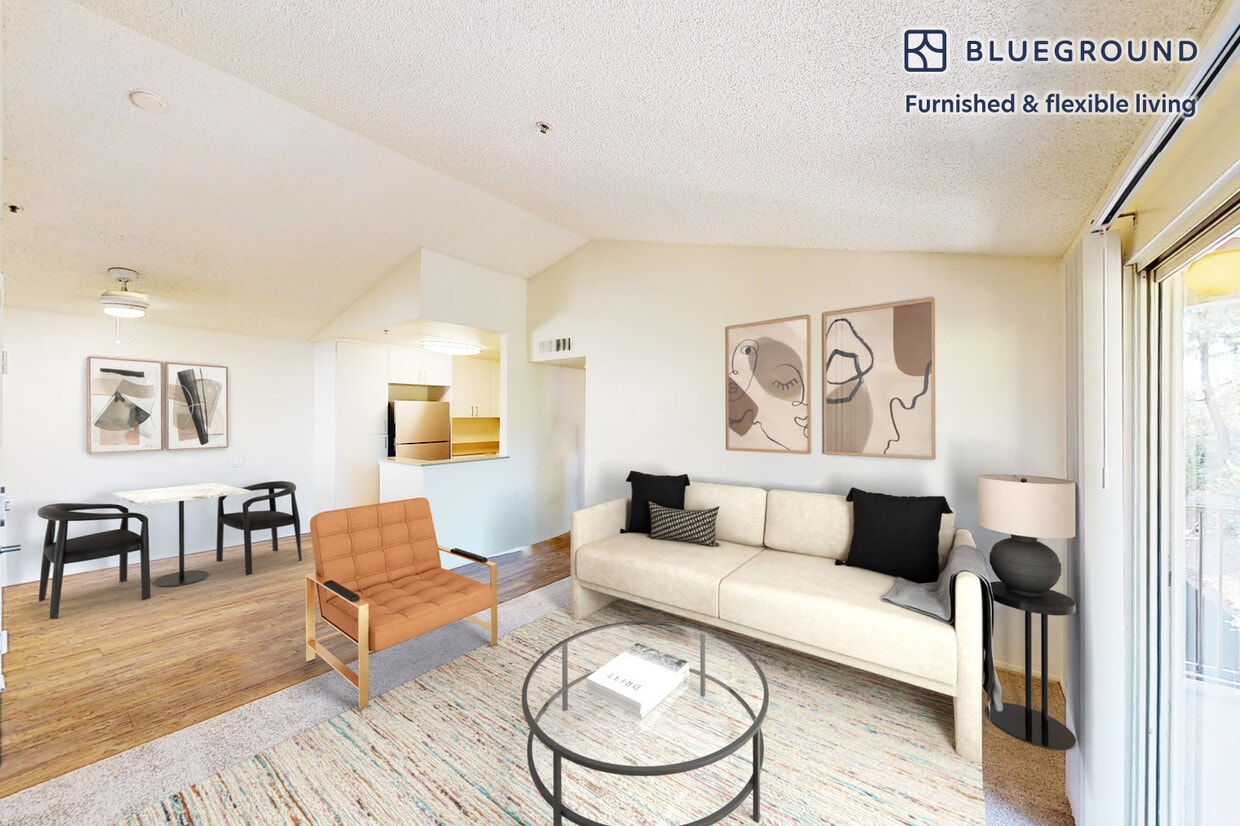 Foto principal - 5679 Amaya Dr