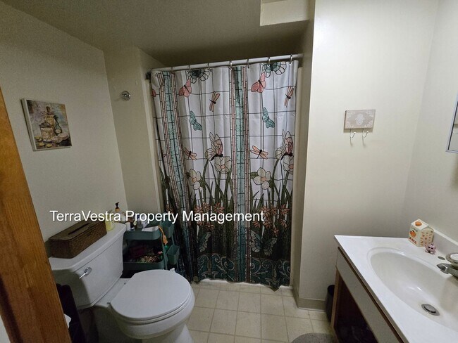 Foto del edificio - College rental 5 bedroom 4 bathroom Now sh...