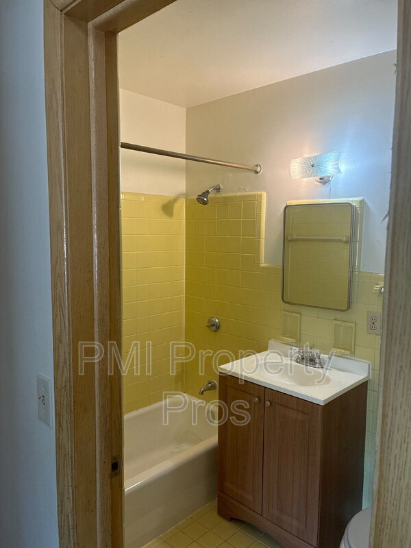Building Photo - 5624 W Burleigh St