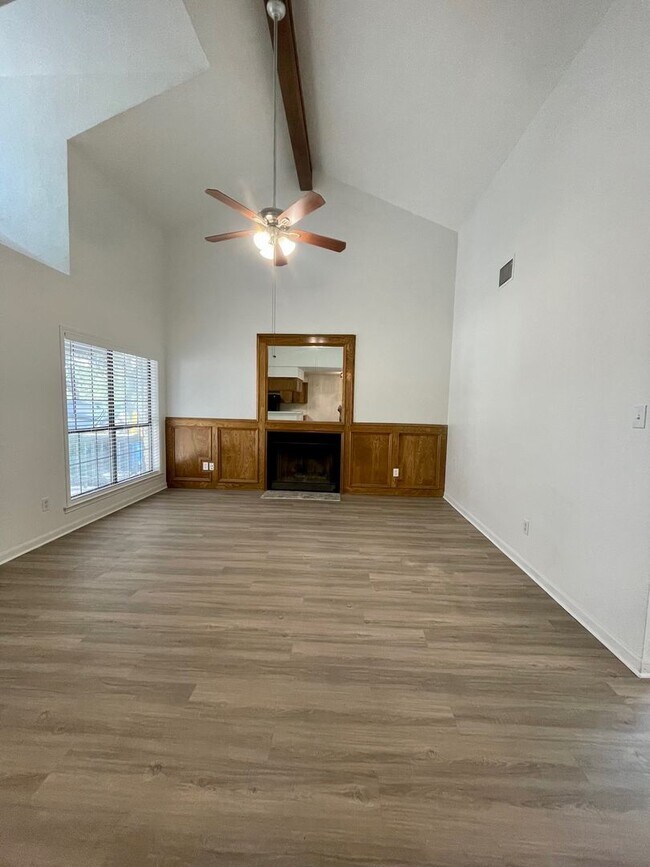 351 Fantail Loop Unit A, Lakeway, TX 78734 Room for Rent in Lakeway