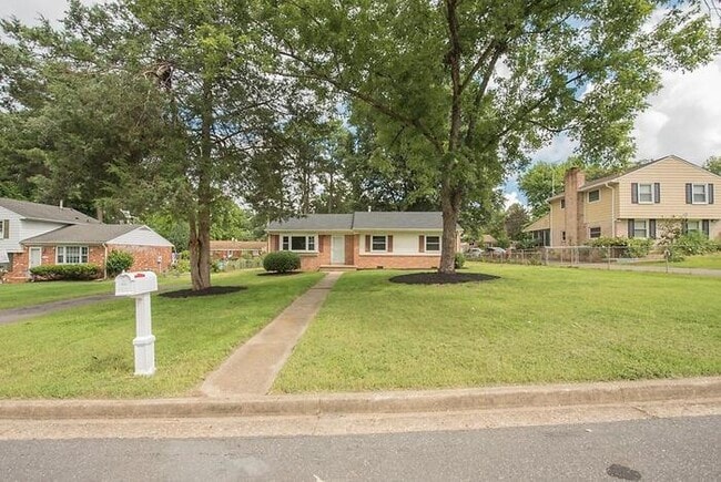 Building Photo - Spacious 4 Bedroom Home in West End Manor – $2,600/mo