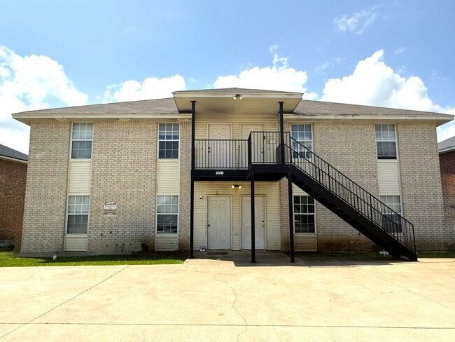 Building Photo - 5706 Redstone Dr