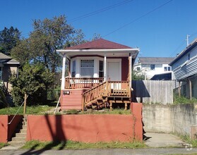 Building Photo - 911 Chester Ave