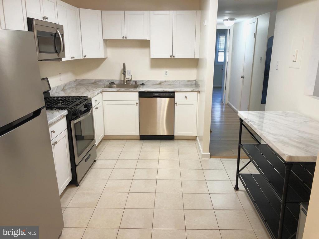 884 Quince Orchard Blvd Unit 884T2, Gaithersburg, MD 20878 Room for
