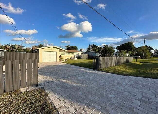 Building Photo - 141 Schneider Dr