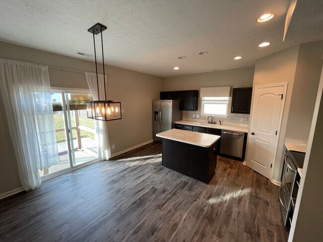 Foto del edificio - Updated 3 Bedroom House W/ Loft Area!