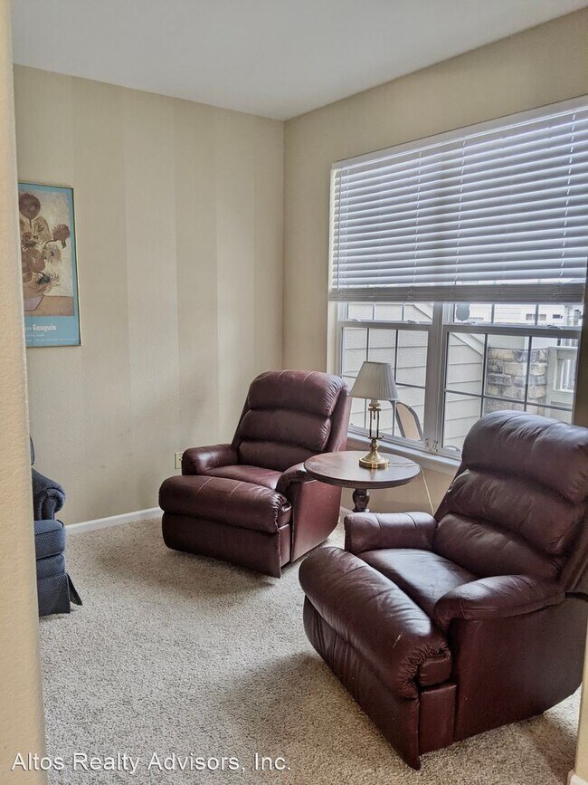 Building Photo - 2 br, 2.5 bath House - 9510 Silver Spur Lane