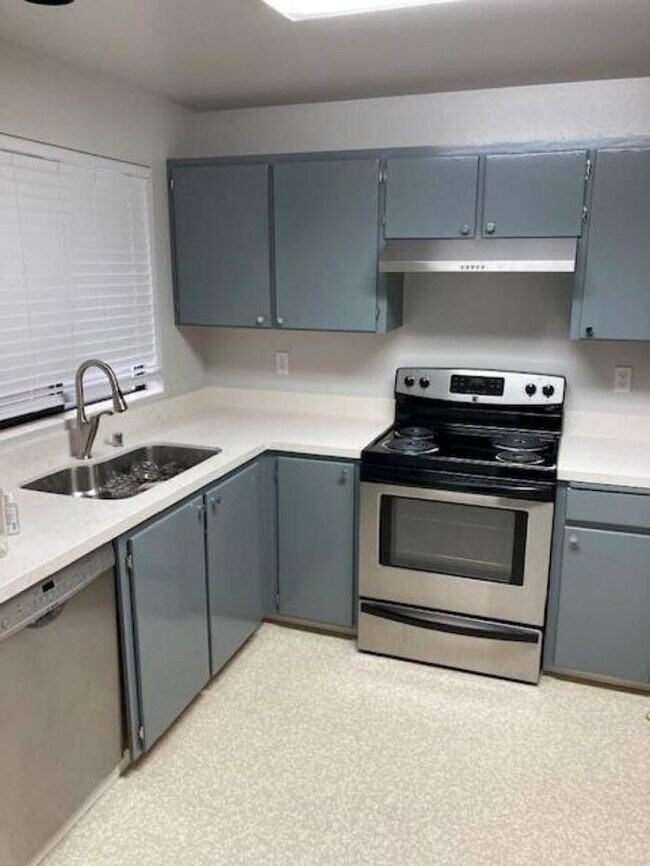 Building Photo - 2 bedroom in Seattle WA 98119
