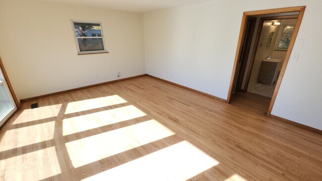 Foto del edificio - Beautifully updated 3-bedroom, 2-bath home...